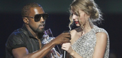 Kanye west stealing mic from Taylor swift