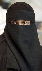 Hijab Muslim driver fined for wearing veil