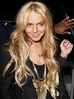 Lindsay Lohan pays $100000 to stay out of jail