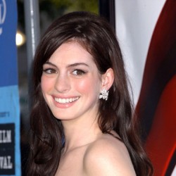 Anne Hathaway to be Oscar Co-host