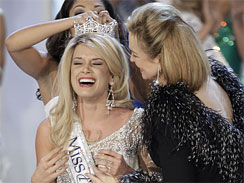 Teresa Scanlan being crowned as Miss America 2011