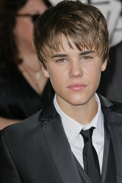 justin bieber died his hair. did justin bieber cut his hair. justin bieber died his hair.