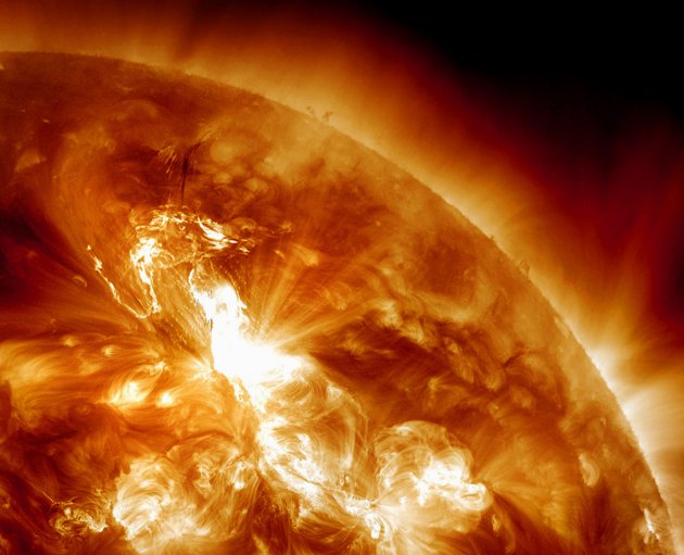 Monster sunspot threatens to unleash powerful solar flares 
