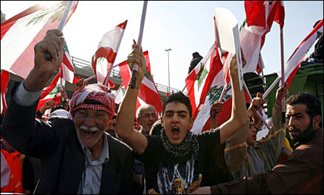 Fed-up Lebanese protest against protests