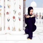 Rihanna-Mosque-Photo4