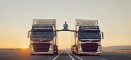 Jean Claude Van Damme’s Epic Split Between 2 Moving Trucks!!