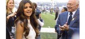 Selena Gomez Performs During Halftime at Dallas Cowboys Game!