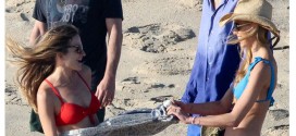 Courteney Cox, Jennifer Aniston hit the beach in Mexico
