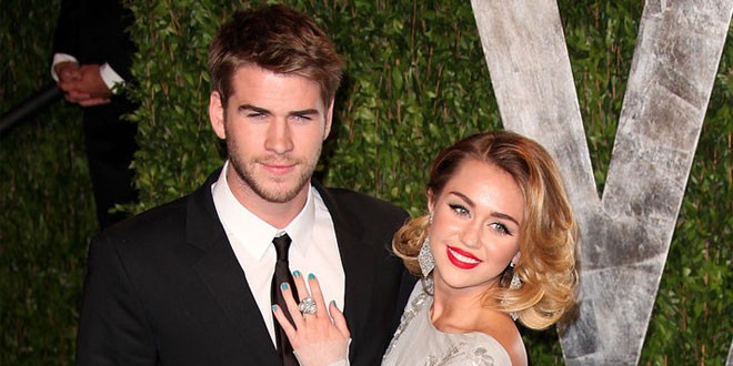 Liam Hemsworth Begging Miley Cyrus to Reunite??